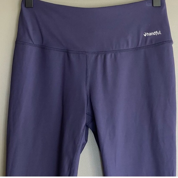 Handful Squeeze Play Mid-Rise Leggings - Picture 4 of 5